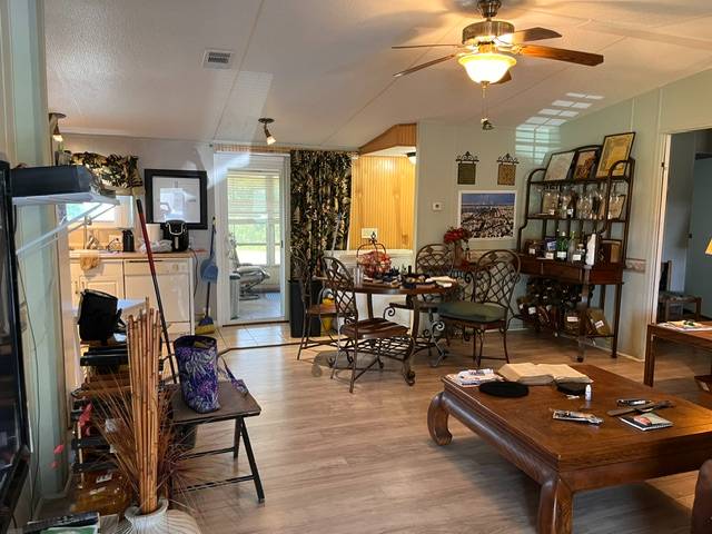 1263 Las Brisas Lane a Winter Haven, FL Mobile or Manufactured Home for Sale
